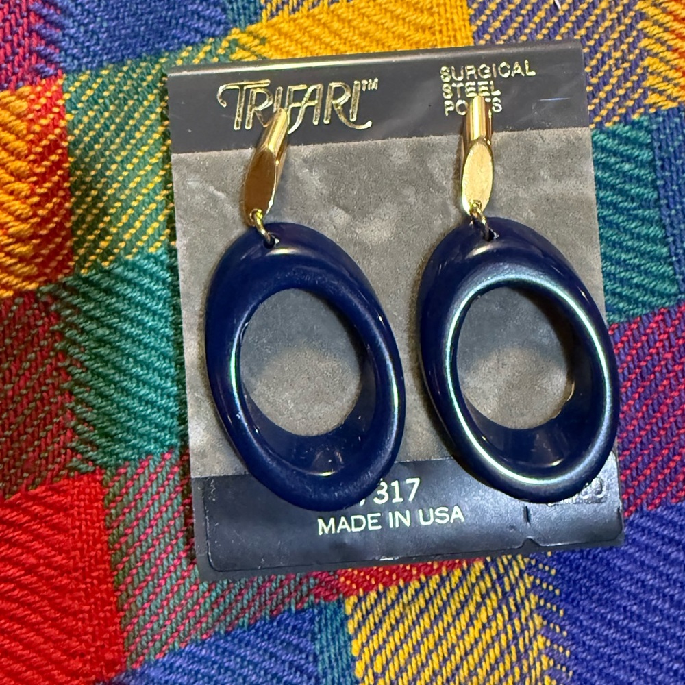 Vintage Trifari Navy and Gold Oval Earrings